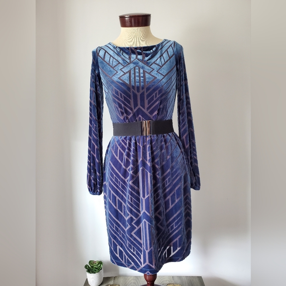 VINCE CAMUTO crushed velvet geometric dress. Size 6 - Picture 3 of 10